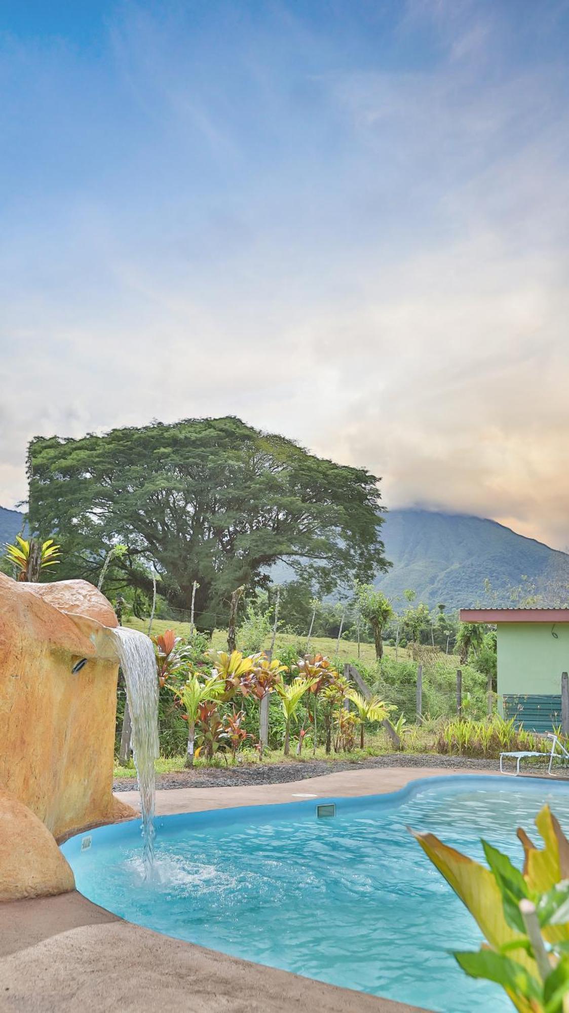 Chongos Place Hotell La Fortuna Eksteriør bilde